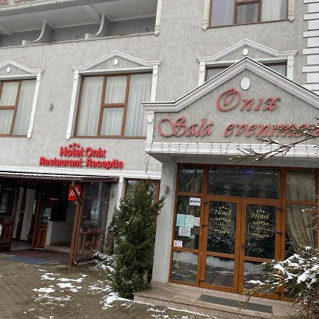 Hotel Onix Roman Exterior foto