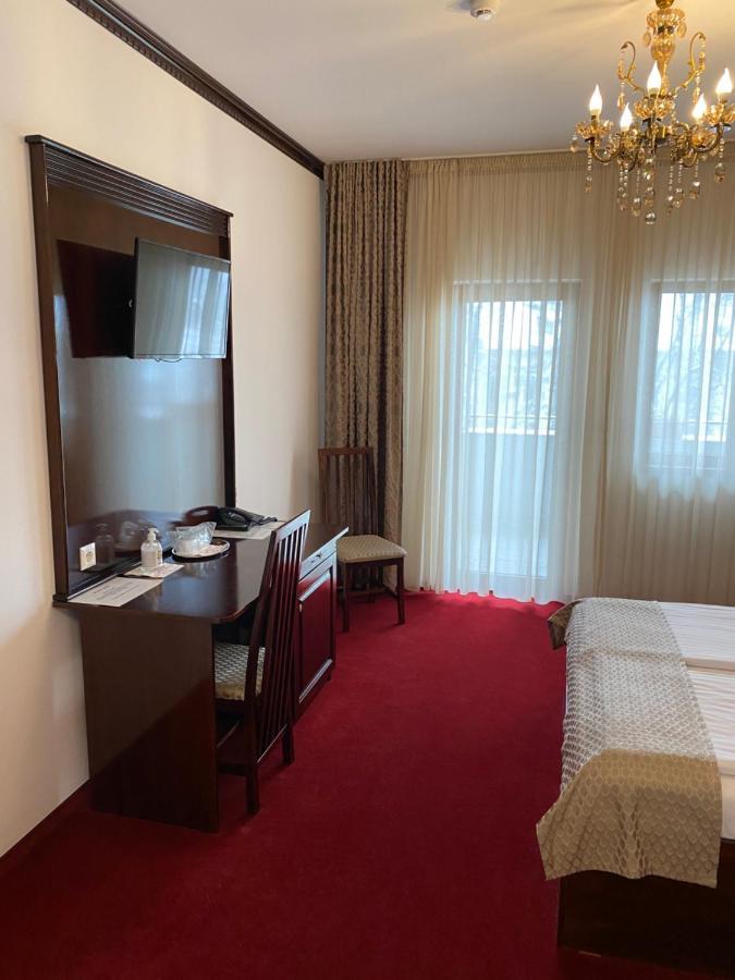 Hotel Onix Roman Exterior foto