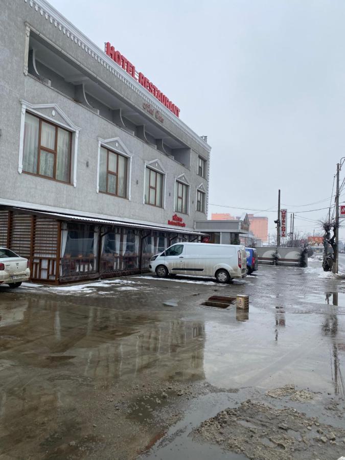 Hotel Onix Roman Exterior foto