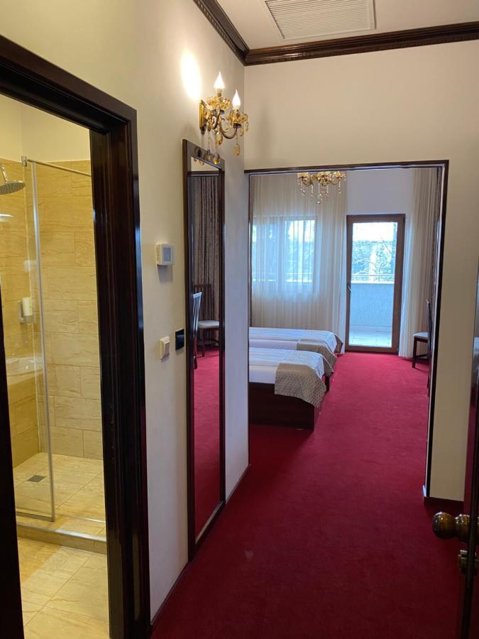 Hotel Onix Roman Exterior foto