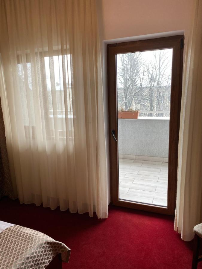 Hotel Onix Roman Exterior foto
