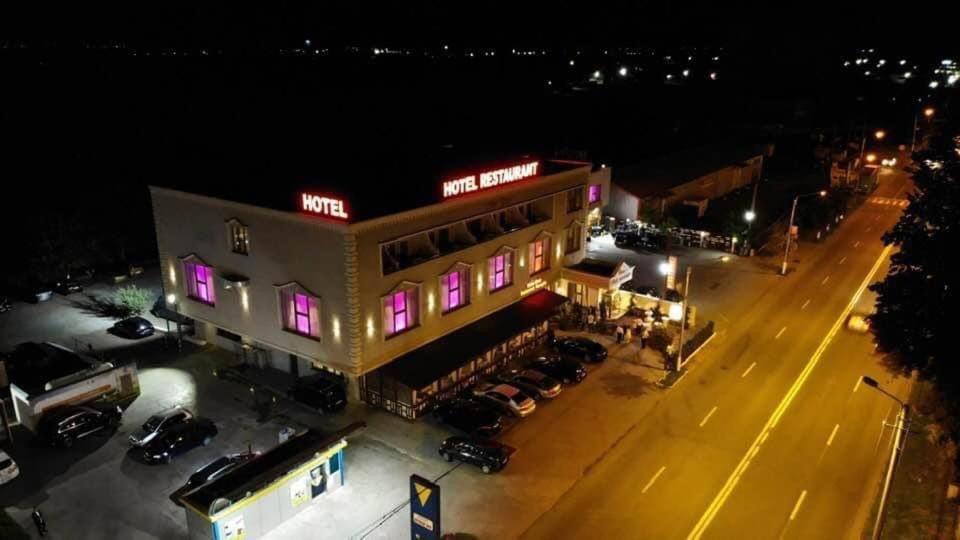 Hotel Onix Roman Exterior foto