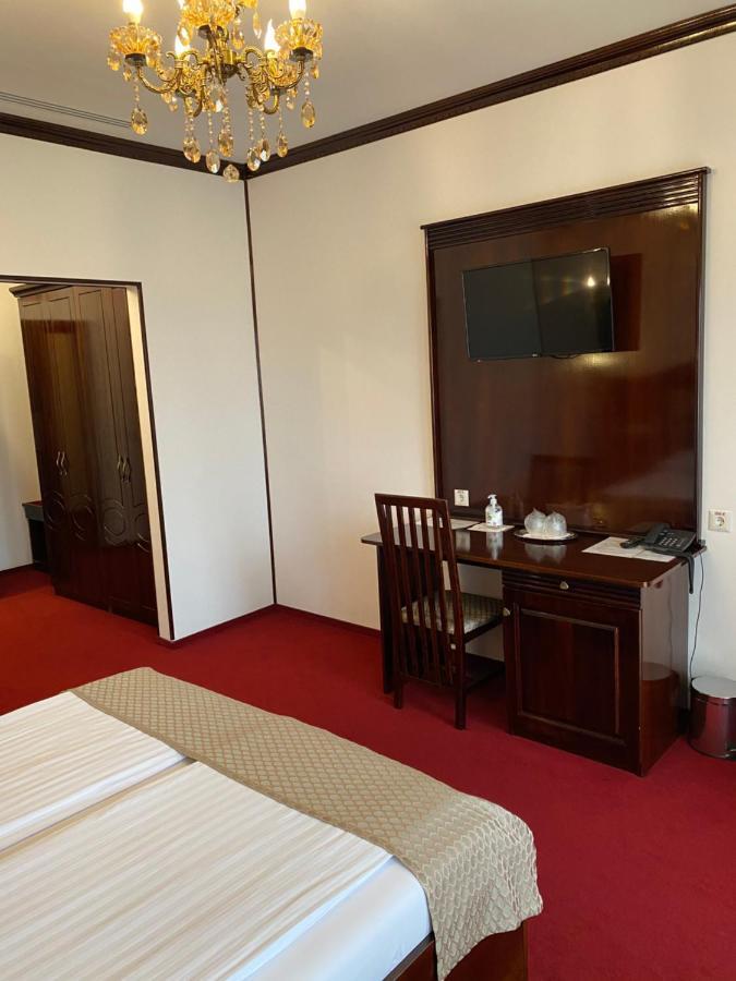 Hotel Onix Roman Exterior foto