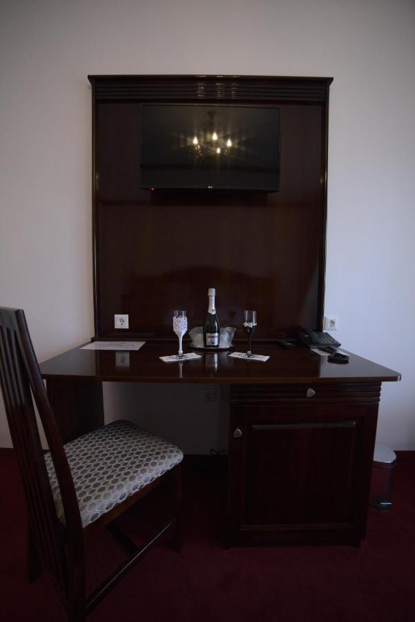Hotel Onix Roman Exterior foto