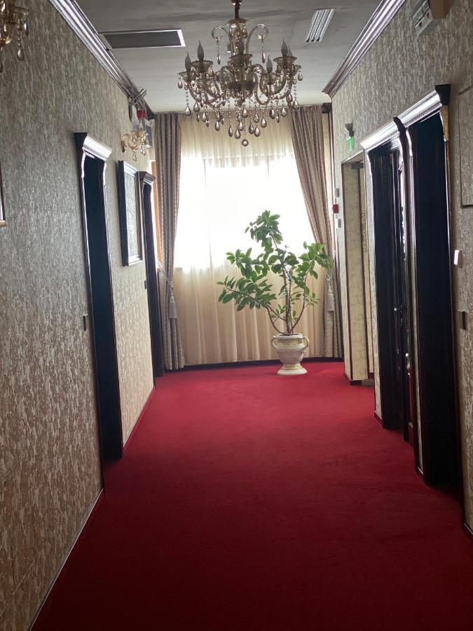 Hotel Onix Roman Exterior foto