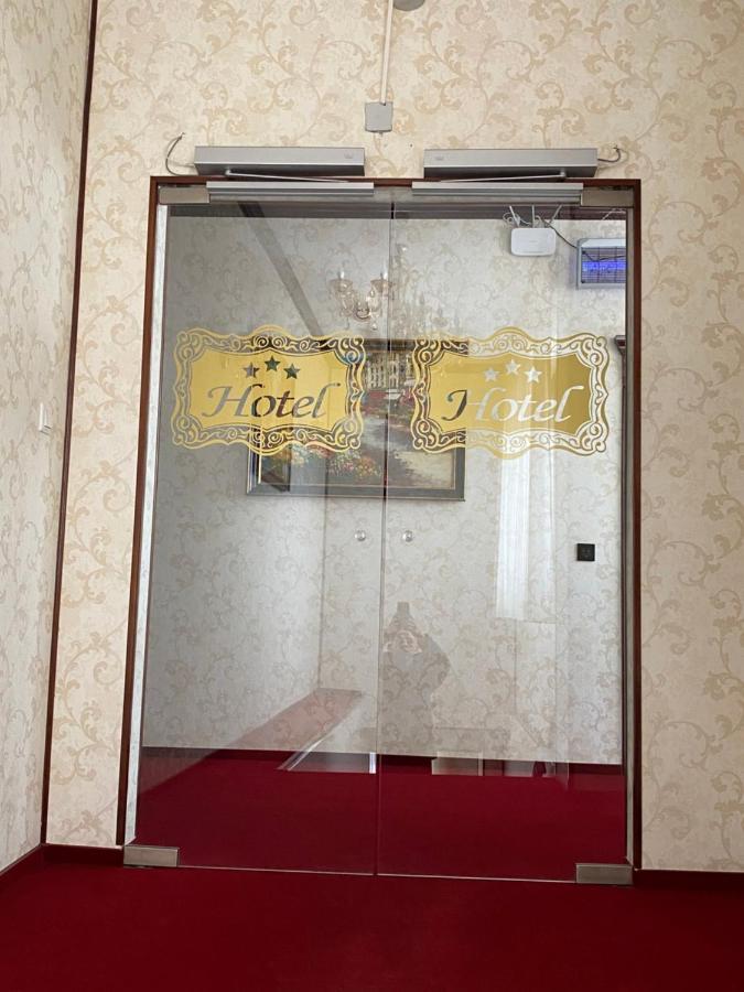 Hotel Onix Roman Exterior foto