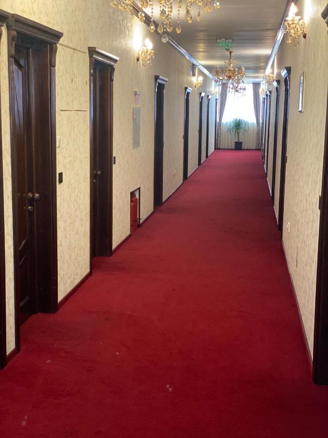 Hotel Onix Roman Exterior foto